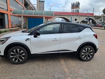 Auto tenuta in buonissimo stato taglianda da casa 