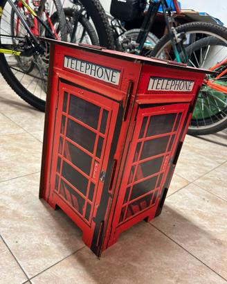 Cabina del telefono inglese in carta