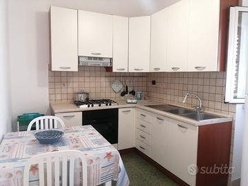 COMODO TRILOCALE A TORRE MOZZA, 90m DALLA SPIAGGIA