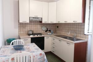 COMODO TRILOCALE A TORRE MOZZA, 90m DALLA SPIAGGIA