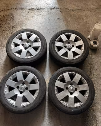Kit 4 cerchi, gomme Hankook 185/55/15, distanziali