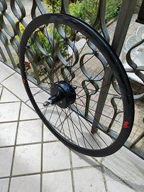 Ruota posteriore carbon con motore elettrico 250W