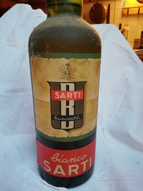 Vecchissime bottiglie di vini e liquori