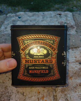Scatola di latta vintage Barringer & Brown’s Musta
