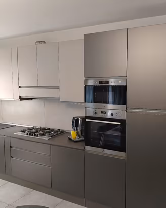 Cucina completa di elettrodomestici 