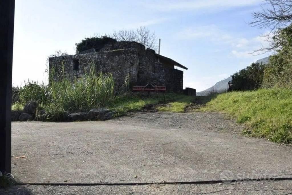 Rustico / Casale di 60 m² con 1 locale e box auto - Vista 3