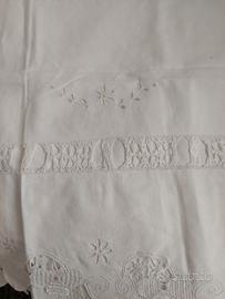 Antica rivolta corredo sardo ricamata 