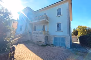 Fano centro mare Villa Storica Bifamiliare 540 mq.
