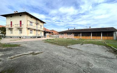 Casa indipendente a Strambino 8 locali