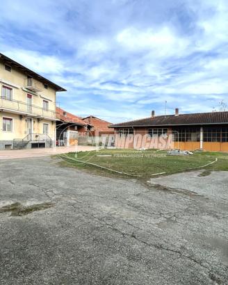 Casa indipendente a Strambino 8 locali
