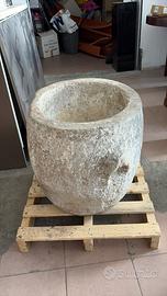 Antico contenitore Monolitico in Pietra