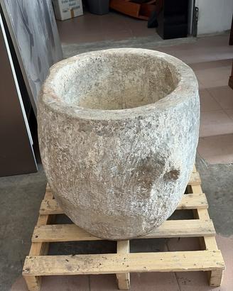 Antico contenitore Monolitico in Pietra