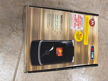 N.2 Motorola RAZRV3xx.