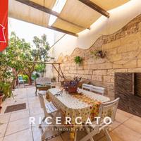 Villa bifamiliare ristrutturata con giardino e can