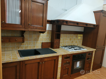 Cucina in muratura, legno massello NUOVA