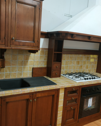 Cucina in muratura, legno massello NUOVA