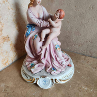 Maternità in porcellana di Capodimonte Corti