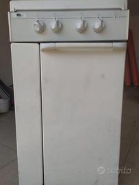 CUCINA CON 4 FORNELLI A GAS