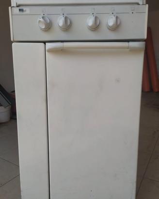 CUCINA CON 4 FORNELLI A GAS