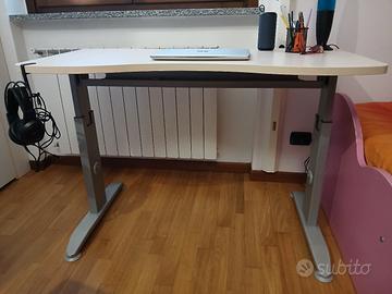 Scrivania sagomata Moretti Compact