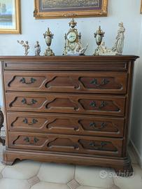 Comò classico in legno