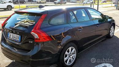 Auto Volvo V60 d2