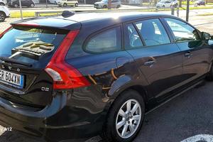 Auto Volvo V60 d2