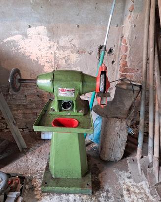 Mola Nebes con piano di supporto