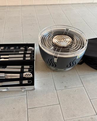 Barbecue da tavolo con valigetta attrezzi
