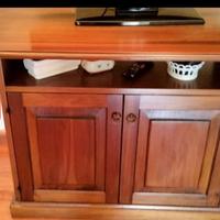 Mobili, credenze, cassettoni, cassettiere, comò.