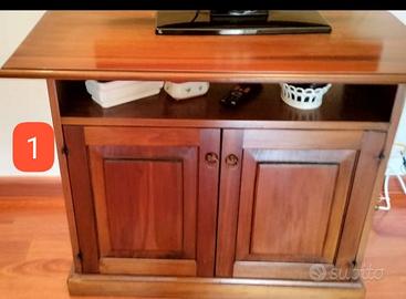 Mobili, credenze, cassettoni, cassettiere, comò.