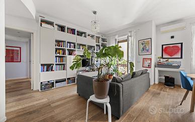 SPLENDIDO TRILOCALE CON DOPPI SERVIZI PIANO ALTO!