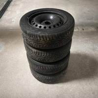 Cerchi in ferro con gomme da neve Alfa Romeo 159