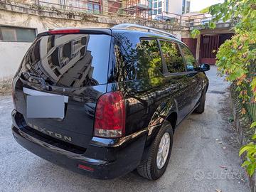 Rexton suv