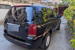 Rexton suv