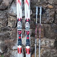 Scii Rossignol con attacchi e racchette..