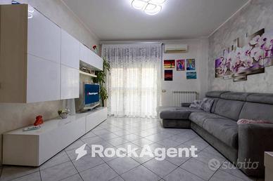 QUADRILOCALE RISTRUTTURATO CON POSTO AUTO IN CORTE