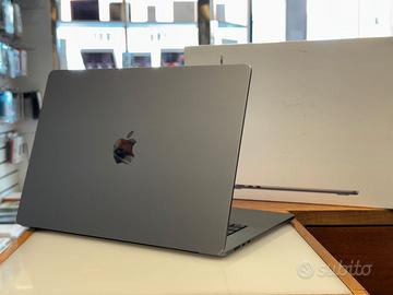 MacBook Air 15 pollici 2022 M2 8 GB RAM 256 GB SSD