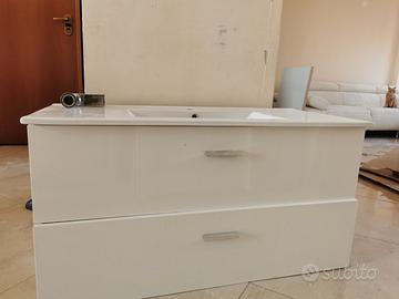  lavabo moderno con specchiera 