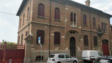 Palazzo e terreno edificabile a Bagnacavallo