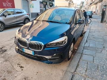 BMW 225xe ibrida plug-in 