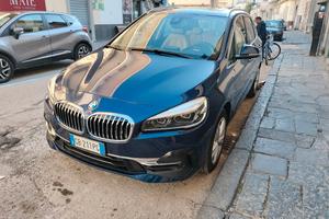 BMW 225xe ibrida plug-in 