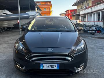 FORD FOCUS 1.5 TURBO DIESEL AUTOMATICA – Full Opt.