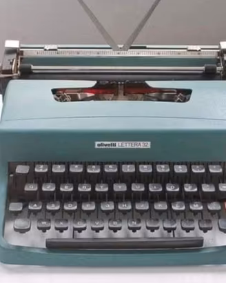 Macchina da scrivere olivetti