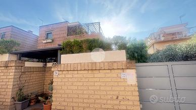 VILLA A SCHIERA A ROMA