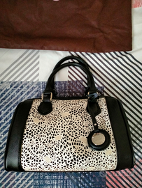 Borsa JLo Jennifer Lopez praticamente perfetta