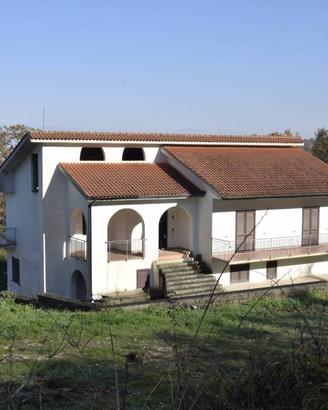 Villa di 370 m² con più di 5 locali a Esperia