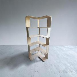 Libreria ad angolo in legno