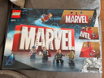 LEGO Marvel 76313 - Logo e minifigure Marvel