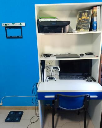 Scrivania completa con libreria e sedia 